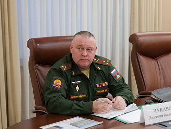 На прямой линии губернатор Роман Бусаргин, отвечая на вопрос о повышении престижа военной службы