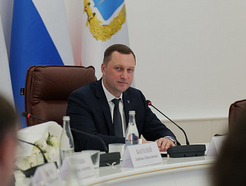 Роман Бусаргин наградил лучших преподавателей саратовских вузов