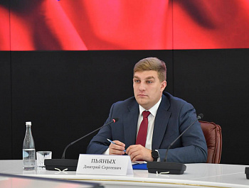 Губернатор Роман Бусаргин в рамках цикла встреч с представителями фракций Саратовской областной думы встретился с депутатами от партии ЛДПР