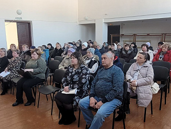 Глава района Н.В.Трошина встретилась с жителями с. Сухой Карабулак