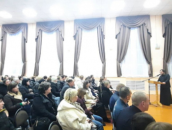 Сотрудники полиции и общественник провели профилактическую беседу с родителями школьников
