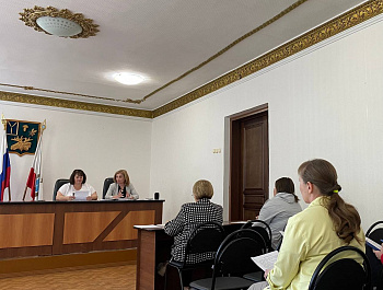 В администрации района прошло заседание комиссии по делам несовершеннолетних и защите их прав Базарно-Карабулакского муниципального района