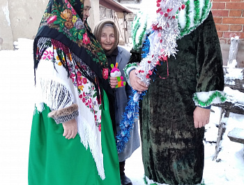 Свободинский СК  Акция «Сказка входит в каждый дом» (поздравление пенсионеров на дому)