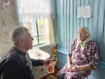 В канун праздника Великой Победы глава администрации Шняевского МО Юртаев Ю.Н.навестил тружеников тыла