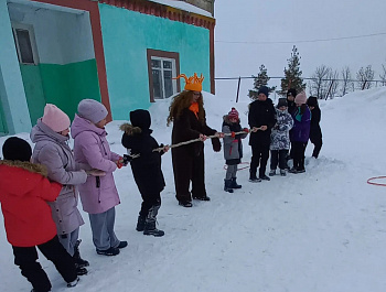 20 февраля на территории Первоханеневского СДК была организована детская игровая программа ,,Весёлая Масленица"