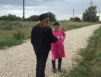 В Базарно-Карабулакском районе участковый уполномоченный провела беседы по профилактике мошенничества