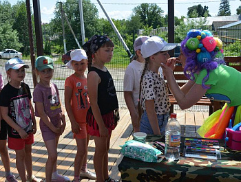 Сегодня, 9 июня, мы провели незабываемую игровую программу прямо на нашем пляже