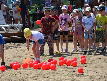 Сегодня, 9 июня, мы провели незабываемую игровую программу прямо на нашем пляже