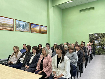 Глава администрации Яковлевского муниципального образования Ринат Тугушев встретился с работниками социальной сферы