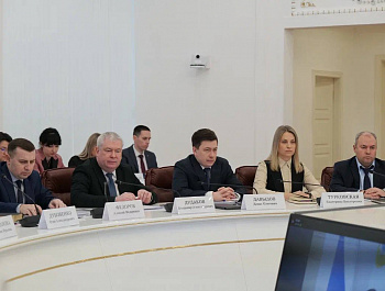 Губернатор Роман Бусаргин провел постоянно действующее совещание с участием зампредов и министров Правительства области, а также глав районов