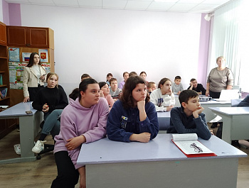 «Добрым словом и пистолетом.                                                                 Методика воспитания Антона Макаренко»                                                         Громкое чтение и обсуждение рассказа «Домой хочу»