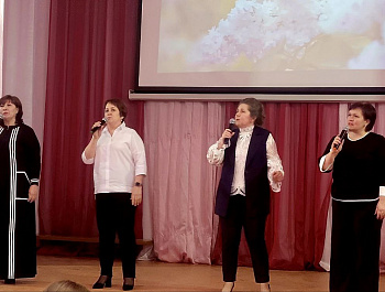 Сегодня в Базарно-Карабулакском районе прошёл зональный этап регионального смотра самодеятельного народного творчества работников образования, посвящённого 80-летию Великой Победы и Году защитников Отечества