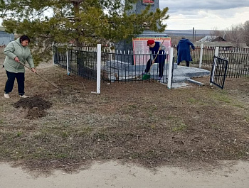 Коллективы администраций МО продолжают принимать участие в месячнике по благоустройству