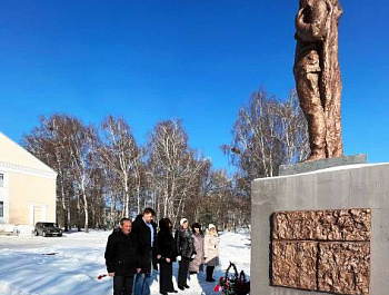 14 февраля, в рамках мероприятий посвященных Году защитника Отечества, в Алексеевском Доме культуры прошел патриотический час «Исполнив с честью Родины приказ», приуроченный к Дню воинов-интернационалистов, который отмечается 15 февраля