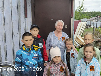 В преддверии празднования 80- летия Победы . Ребята из военно-патриотического клуба "зVеZда " поздравили детей войны Калашникову Валентину Константиновну и Федорина Николая Степановича
