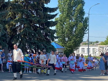 Глава Базарно-Карабулакского района Н.В. Трошина приняла участие в  национальном чувашском празднике «Акатуй»