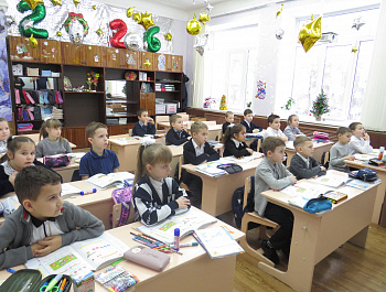 Сотрудники Госавтоинспекции совместно с членом Общественного совета провели профилактическую беседу с первоклассниками