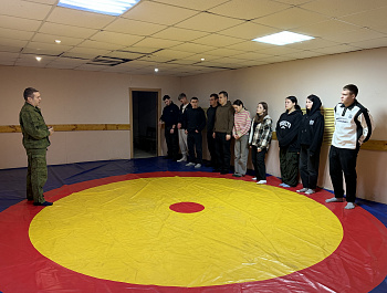 В Базарно-Карабулакском районе сотрудники полиции провели профиориентационное мероприятие для студентов техникума
