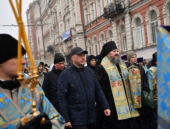 Сегодня, в День народного единства и празднования в честь Казанской иконы Божией Матери, в Саратове прошел традиционный большой Крестный ход
