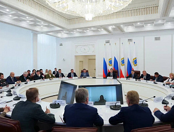 Губернатор Роман Бусаргин провел постоянно действующее совещание с участием зампредов и министров Правительства области, а также глав районов