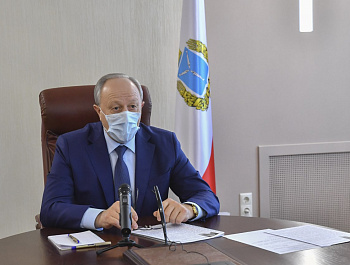 Губернатор Валерий Радаев провел встречу с главным врачом Саратовской областной станции переливания крови Евгением Аверьяновым