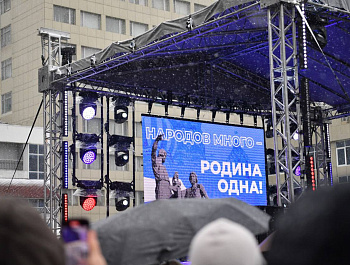 В Саратове на площади у консерватории 4 ноября состоялся фестиваль национальных культур, посвященный Дню народного единства