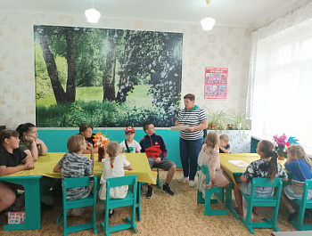 Работники Максимовского СДК 19.06.2025г. провели информационный час на базе пришкольного лагеря "Солнышко" о действиях в экстремальных опасных ситуациях в случае угрозы и терракота
