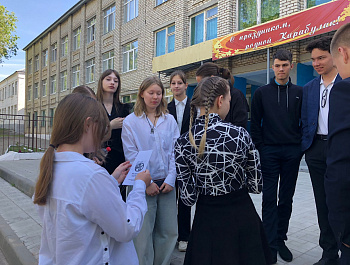 В рамках Всемирного дня без табака, культорганизатор РДК Карина Березина провела акцию «Жизнь - без сигаретного дыма»
