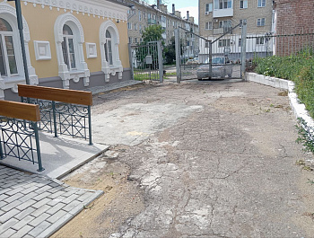 Началось благоустройство территории детской школы искусств в Вольске