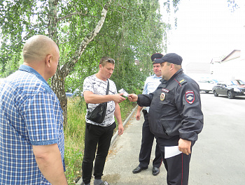 В Базарном Карабулаке сотрудники патрульно-постовой службы и общественники провели профилактическое мероприятие «Осторожно, мошенники!»
