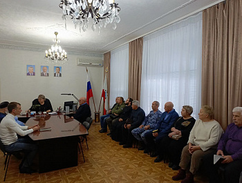 В преддверии Дня народного единства в кабинете главы района Н.В.Трошиной собрались руководители общественных объединений, национальных диаспор и различных конфессий