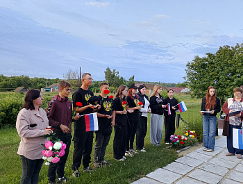 Школьники, учителя, молодёжь и неравнодушные жители жители села Большая Чечуйка приняли участие в митинге, посвященном Дню памяти и скорби.