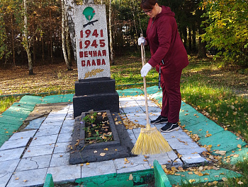 Сегодня 23 сентября 2023  неравнодушные жители с. Первая Ханеневка приняли участие в областном субботнике