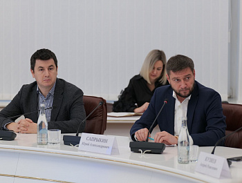 Сегодня в Правительстве Саратовской области прошла рабочая встреча губернатора Романа Бусаргина с заместителем председателя правления по региональному развитию «Сколково»
