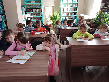 «Мишки в лесу и в книжках»                                                                              Литературно – познавательный час