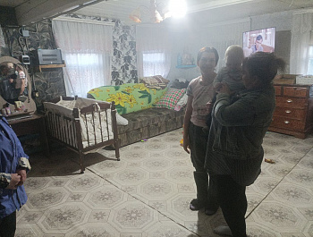 В селе Стригай сотрудники местной администрации посетили семьи с несовершеннолетними детьми