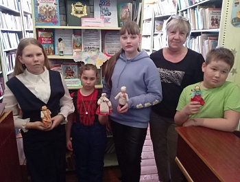 «Хоровод культур»                                                                                                                              Выставка - инсталляция кукол