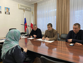 Глава Базарно-Карабулакского района Артём Курочкин провёл личный приём участников специальной военной операции и членов их семей