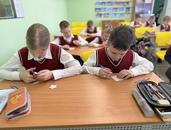 В Базарно-Карабулакском районе сотрудники Госавтоинспекции провели профилактическую беседу со школьниками о необходимости соблюдения Правил дорожного движения