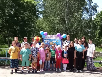                       «Пусть детство звонкое смеётся»              