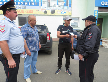 В Базарном Карабулаке сотрудники патрульно-постовой службы и общественники провели профилактическое мероприятие «Осторожно, мошенники!»
