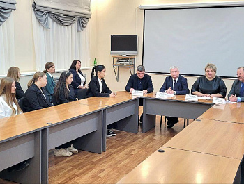 Сегодня состоялась встреча с учащимися медико-биологического класса школы №1 р.п. Базарный Карабулак и их родителями