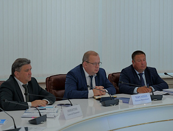 Губернатор Роман Бусаргин провел постоянно действующее совещание с участием зампредов и министров Правительства области, а также глав районов