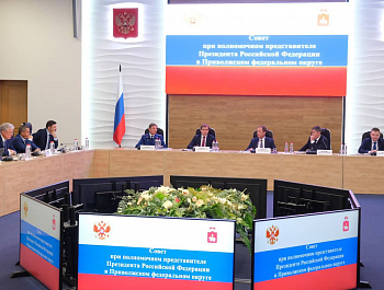 На Совете ПФО Роман Бусаргин рассказал о патриотическом воспитании молодежи в Саратовской области 