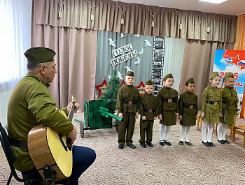 Финальные выступления смотра-конкурса «Голос Победы» посетила первый заместитель главы администрации района Ю.В. Евдокимова
