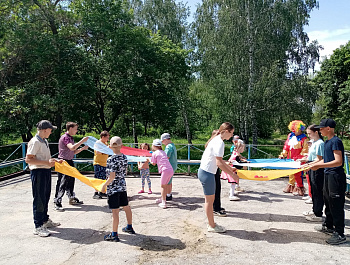                       «Пусть детство звонкое смеётся»              