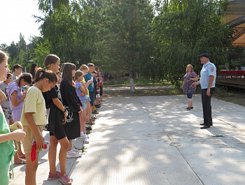 Полицейские Базарно-Карабулакского района присоединились к общероссийской акции «Зарядка со стражем порядка»