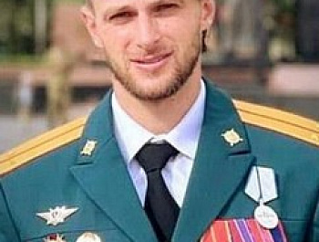 В г. Шиханы на Аллее Славы установили бюст Героя России Александра Потапова