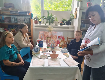 "Красное коромысло над рекою повисло"                                                           Фольклорные посиделки