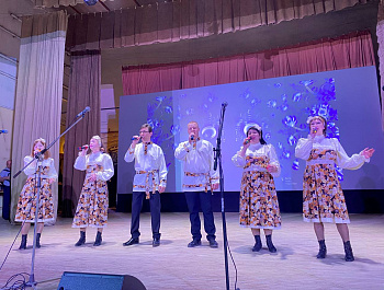 Глава района Н. В. Трошина и председатель Собрания А. В. Анисимов поздравили работников культуры с профессиональным праздником